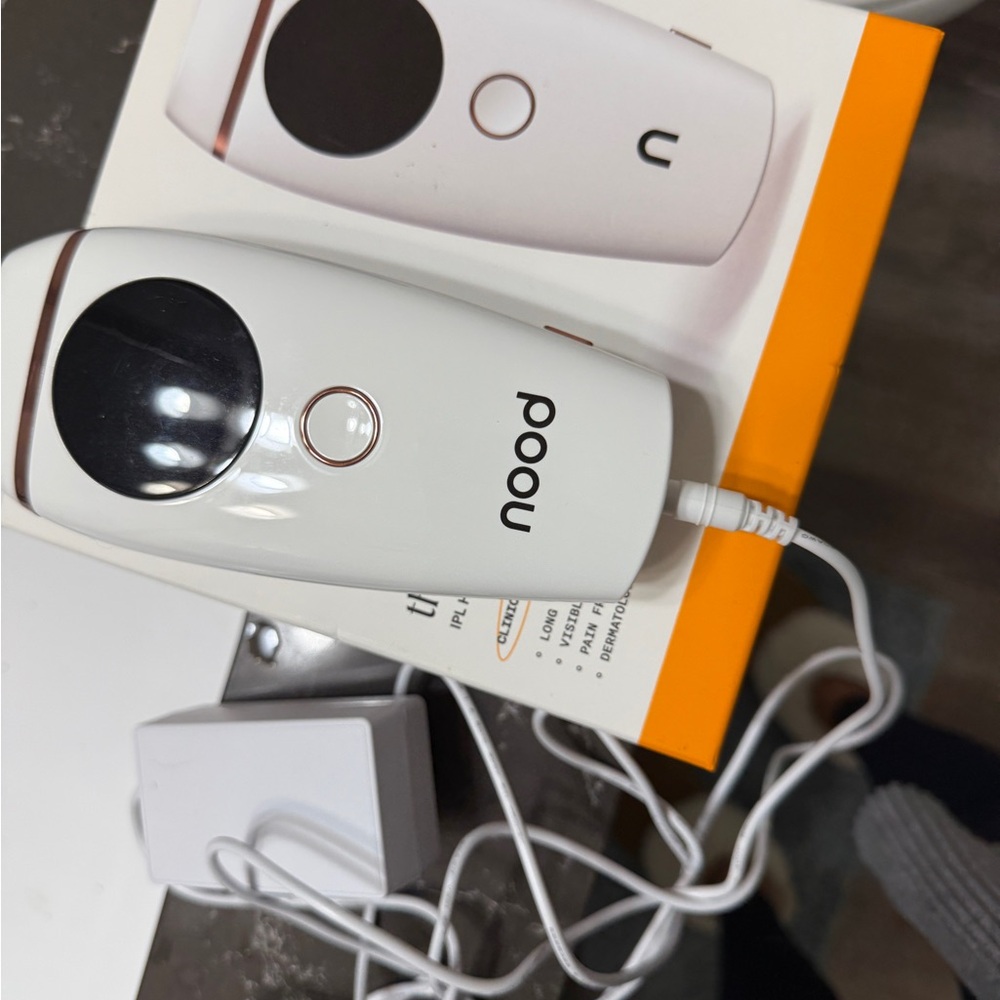 Nood The Flasher 2.0 IPL Hair Removal Device - White and Gold - Picture 3 of 4